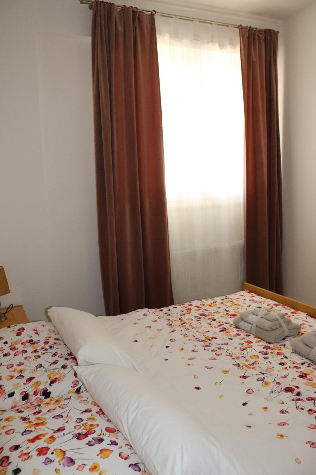 Apartments And Rooms With Parking Space Krk - 5294 Krk Town Habitación foto